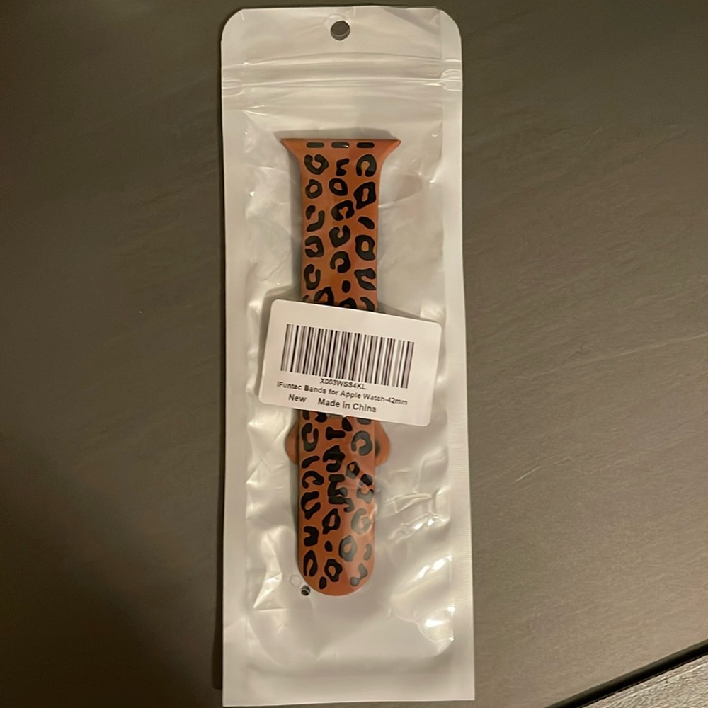 Apple Watch Band- never worn- will fit 42mm or 44mm